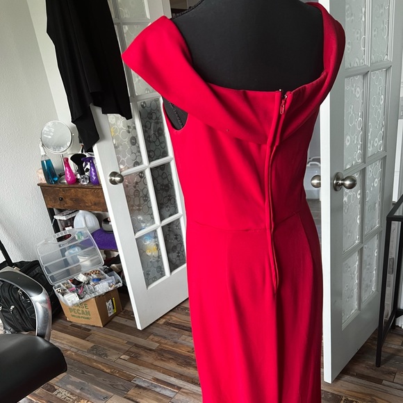 Red evening gown - Picture 3 of 7